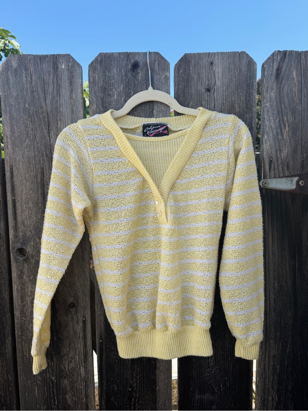 American Vintage California Striped Yellow V-Neck Beach Pullover Light Sweater